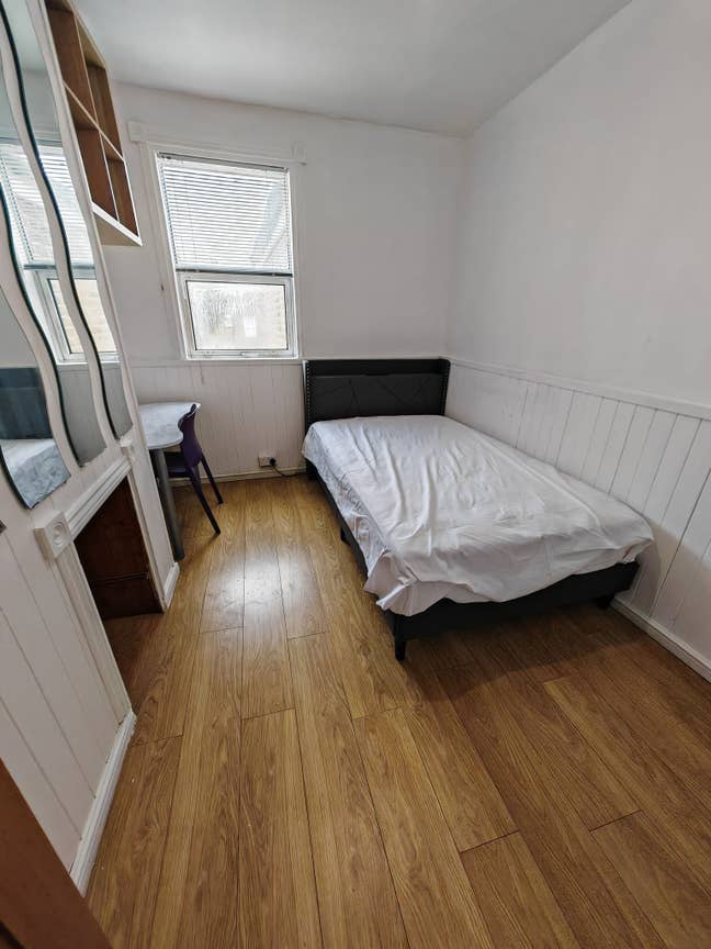 Double Bedroom in a beautiful and clean house Main Photo