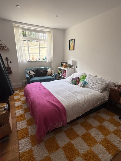 Room Available in Beautiful Holland Park Flat Main Photo