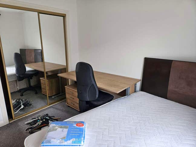 Flat mate for a room [Female] Main Photo