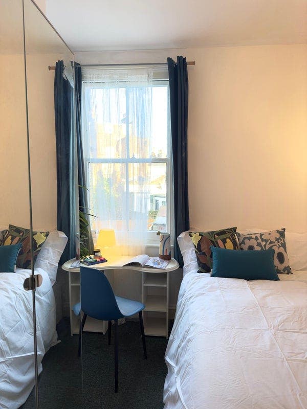 Bright & Elegant double Room | Canada Water Main Photo