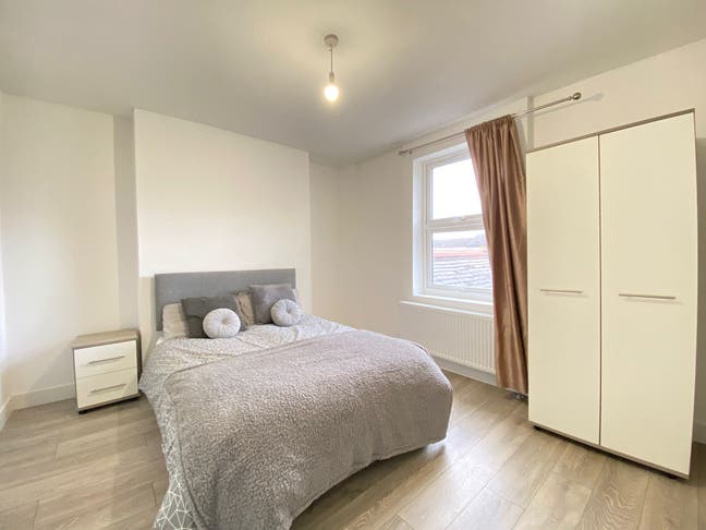 Large Double Rooms Main Photo