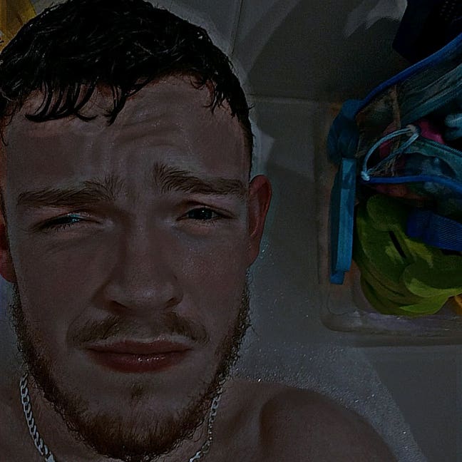 21 year old Male seeks a single or double room Main Photo