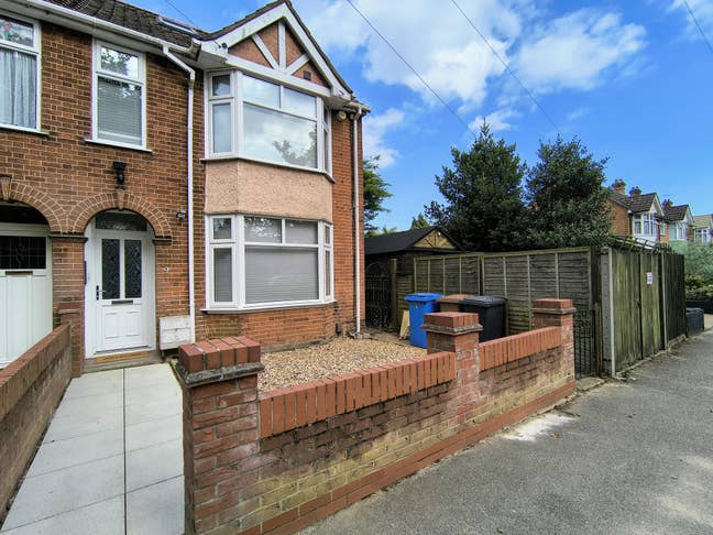 Come and have a look at this amazing house! Main Photo