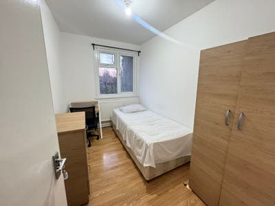 Spacious Single Bedroom Located in Bethnal Green Main Photo