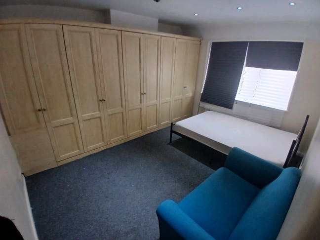 Spacious Room with All Bills.inc. in Sutton Main Photo