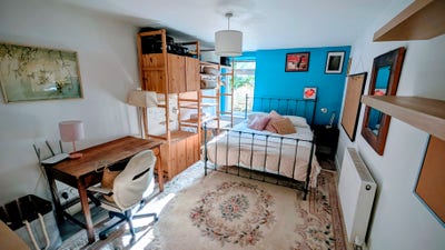 The Courtyard Room-&pound;1100 inc bills & dinner Main Photo