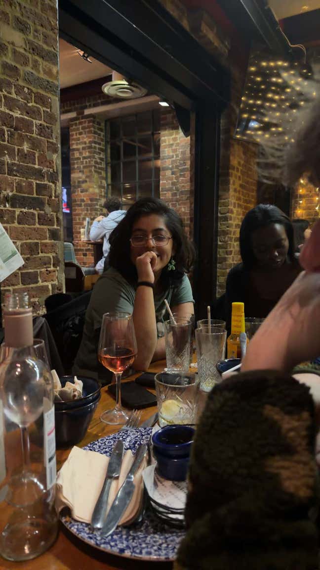 Looking for houseshare for26/27 year Main Photo