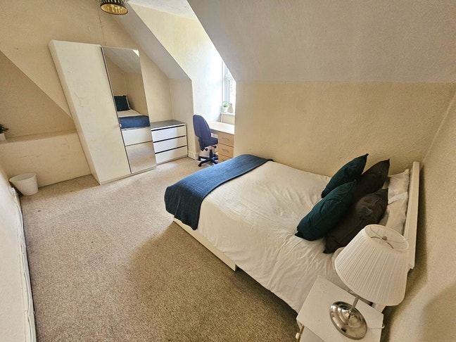  Available Now Big Double Room - SO15  Main Photo