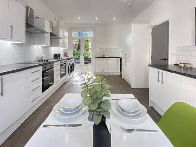 New Luxury House| High-Spec Rooms | 35 Military Rd Main Photo