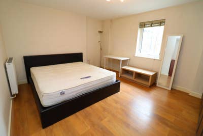 Modern spacious double room in excellent location Main Photo