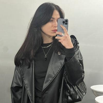 28 y.o. professional looking for a room Main Photo