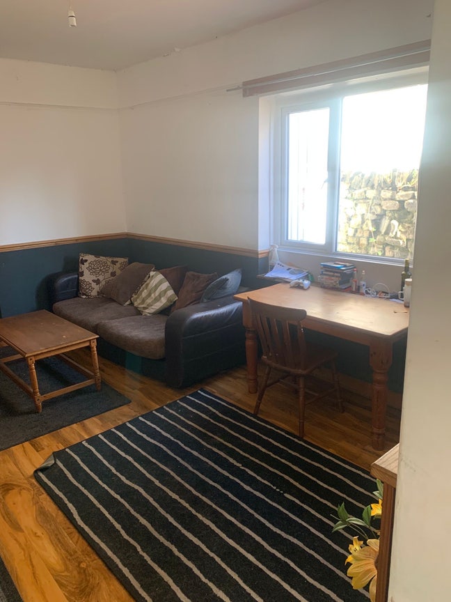 Double room vacant  Main Photo