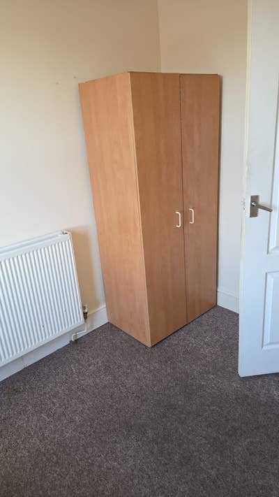 Small room for rent  Main Photo