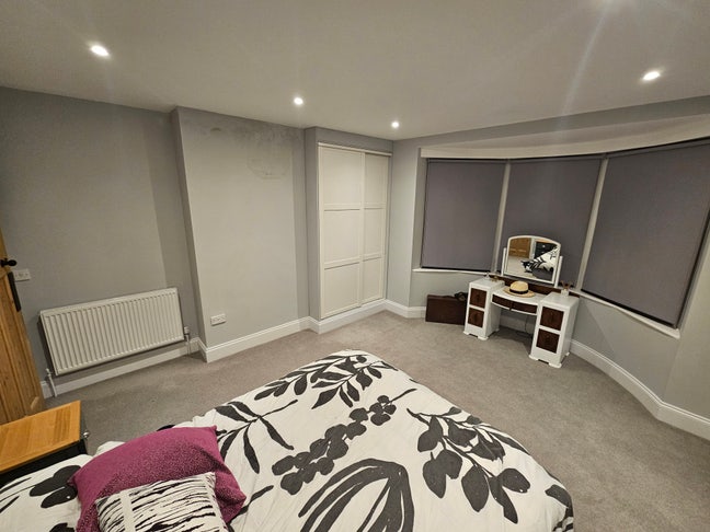 Large Double Bedroom with SuperKing Bed for rent Main Photo