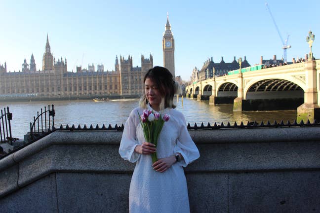 I am a professional female aged 29. I am look... Main Photo