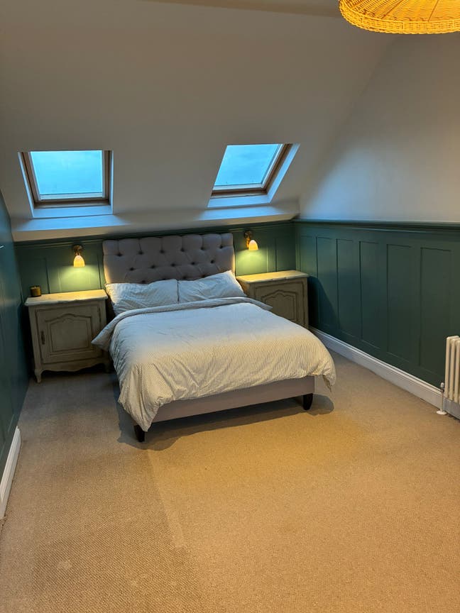 Large double en-suite in West Norwood Main Photo