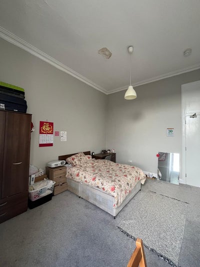 One room available in our 5 bed all girls flat! Main Photo