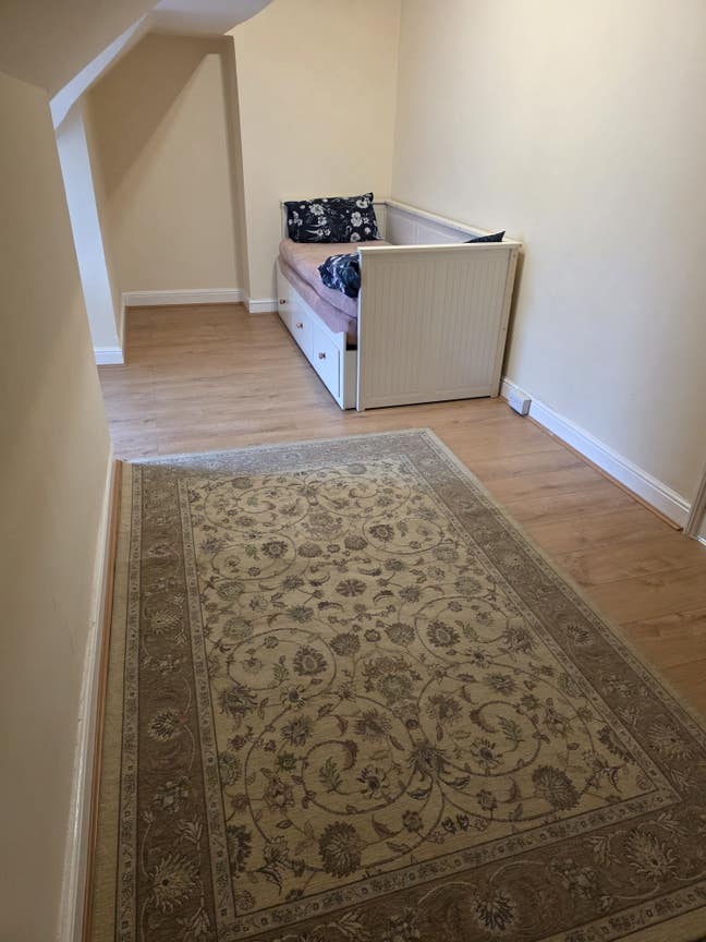  Bright & Spacious Room | All Bills Included | Main Photo