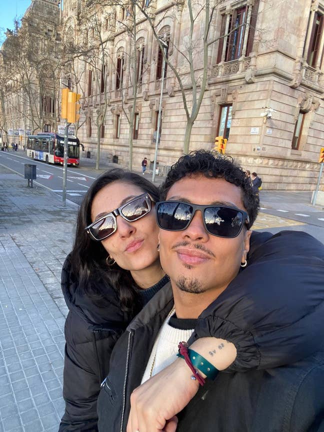 Couple looking for 1 or 2 bedroom flat. Main Photo