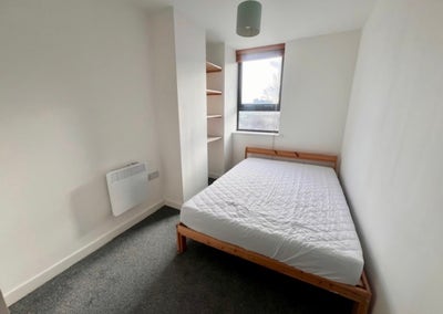 Room Available in 2 Bed Apartment West Street Main Photo
