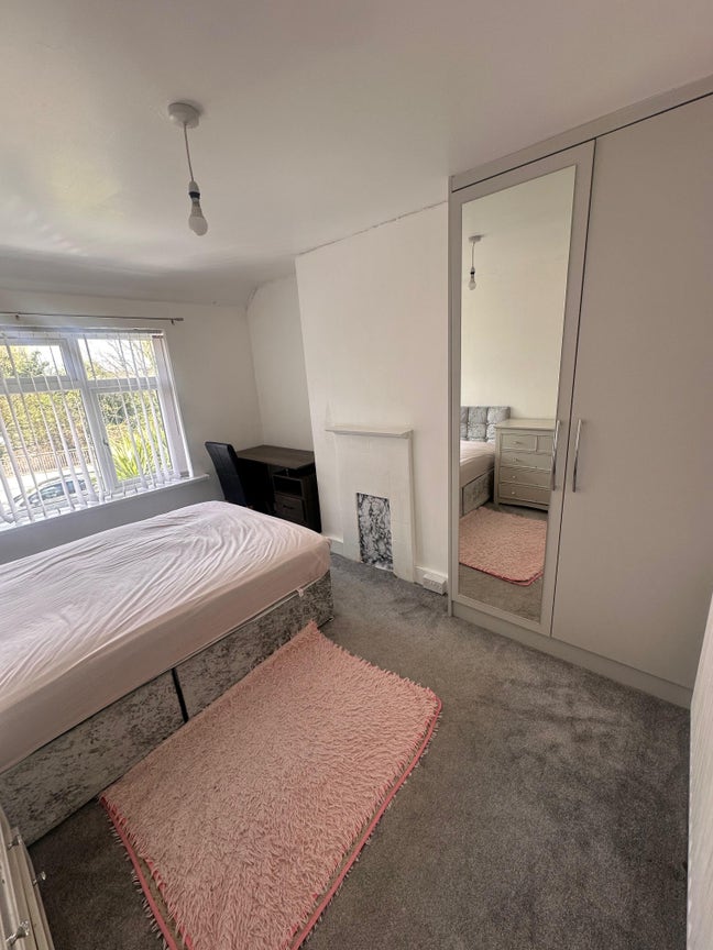 Large Bedroom for rent  Main Photo