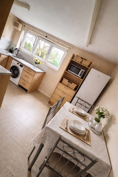 Spacious master double room for couples  Main Photo