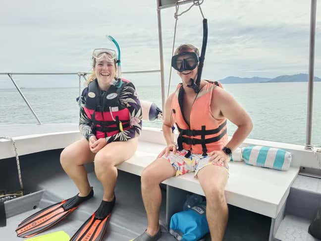 Professional couple seeks a double ensuire or flat Main Photo