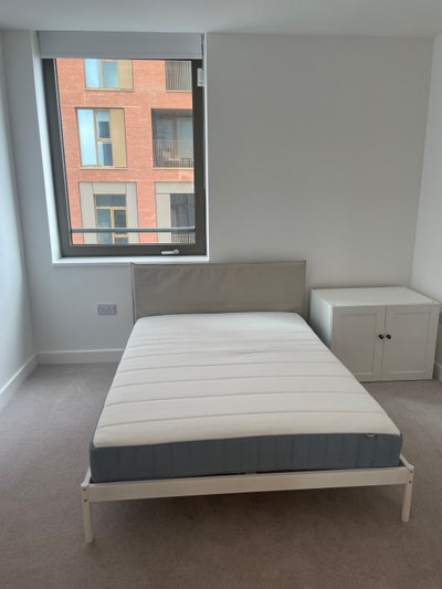 Large double room, all bills included  Main Photo