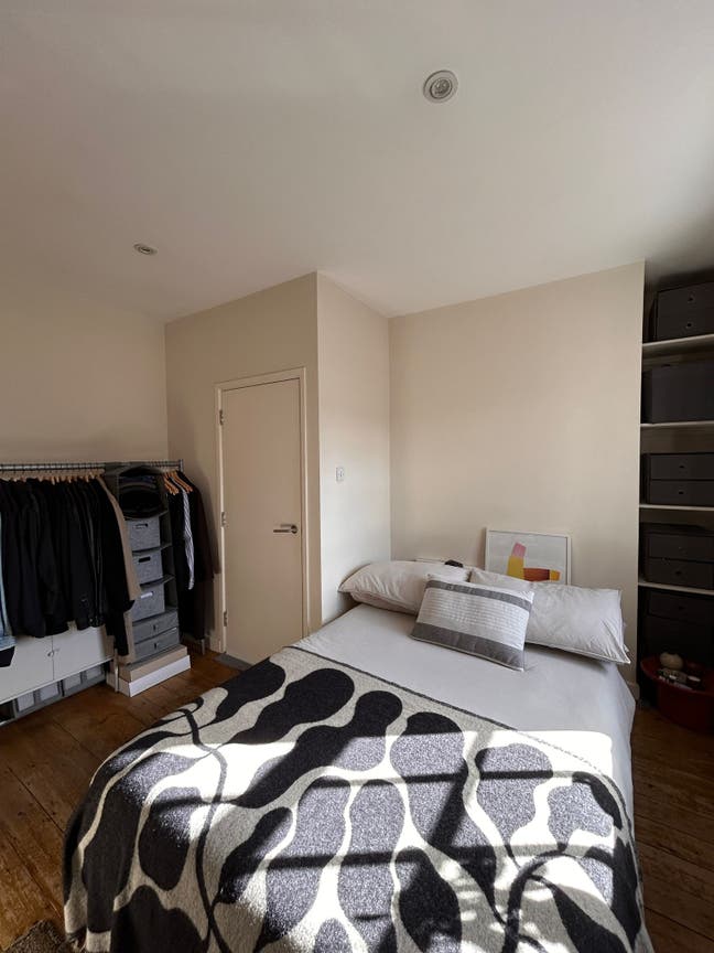 Stylish Double Room off Mare St (unfurnished) Main Photo