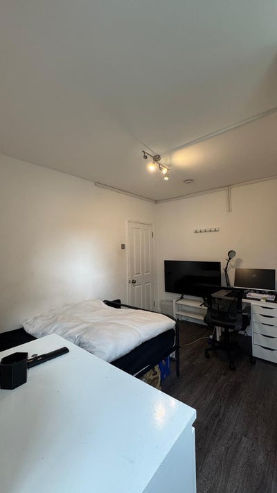 1 Spacious Room Flat Aldgate East Main Photo