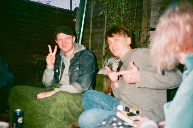 Looking to form a flatshare Main Photo