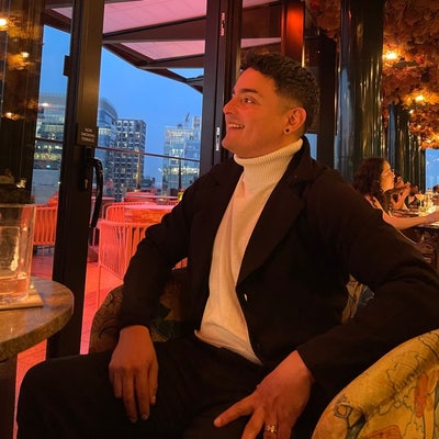 Hi, my name is Jeffer, I work in Spitalfields... Main Photo