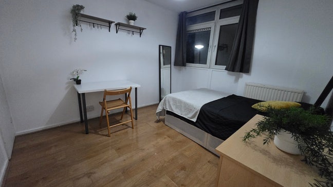 Bargain 2Xl Rooms,2Mins to the Station, Available  Main Photo