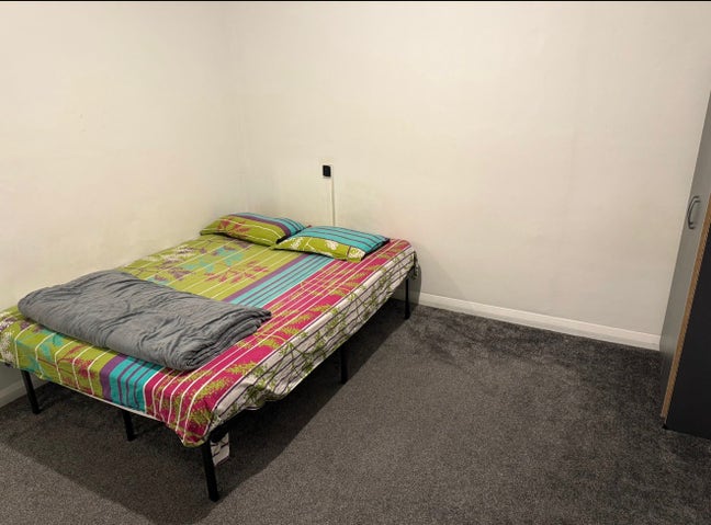 Box room and double room available  Main Photo