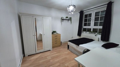 Available No !!! New Xxxl Room, 8Min Aldgate St!!! Main Photo