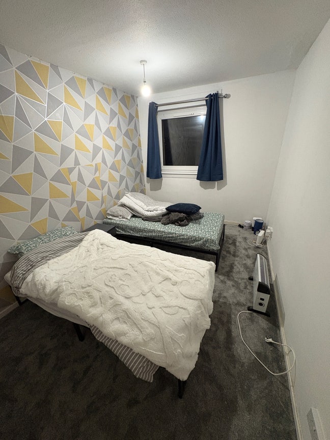 Private room, Rutherglen, border of G44 Main Photo