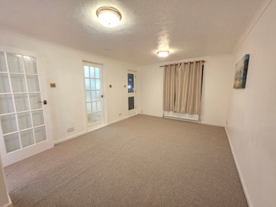 2 Bedroom Apartment - Newly Refurbished -   Main Photo