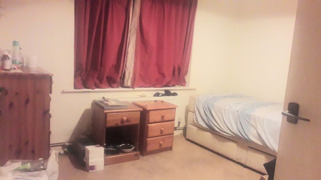 Room in a shared flat to rent , all week, Central  Main Photo
