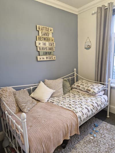 Room to rent in popular Pontnewydd area Main Photo