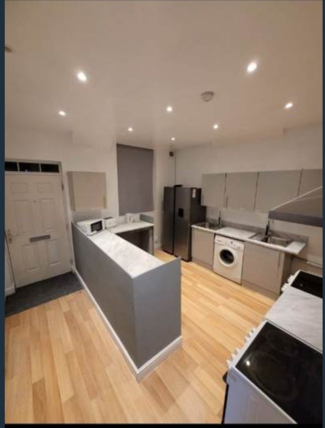 Single Room With Bills Included Main Photo