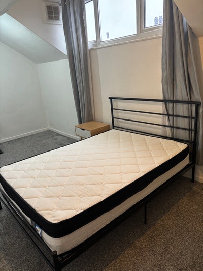 Large Double ,couples accepted &pound;599  Main Photo