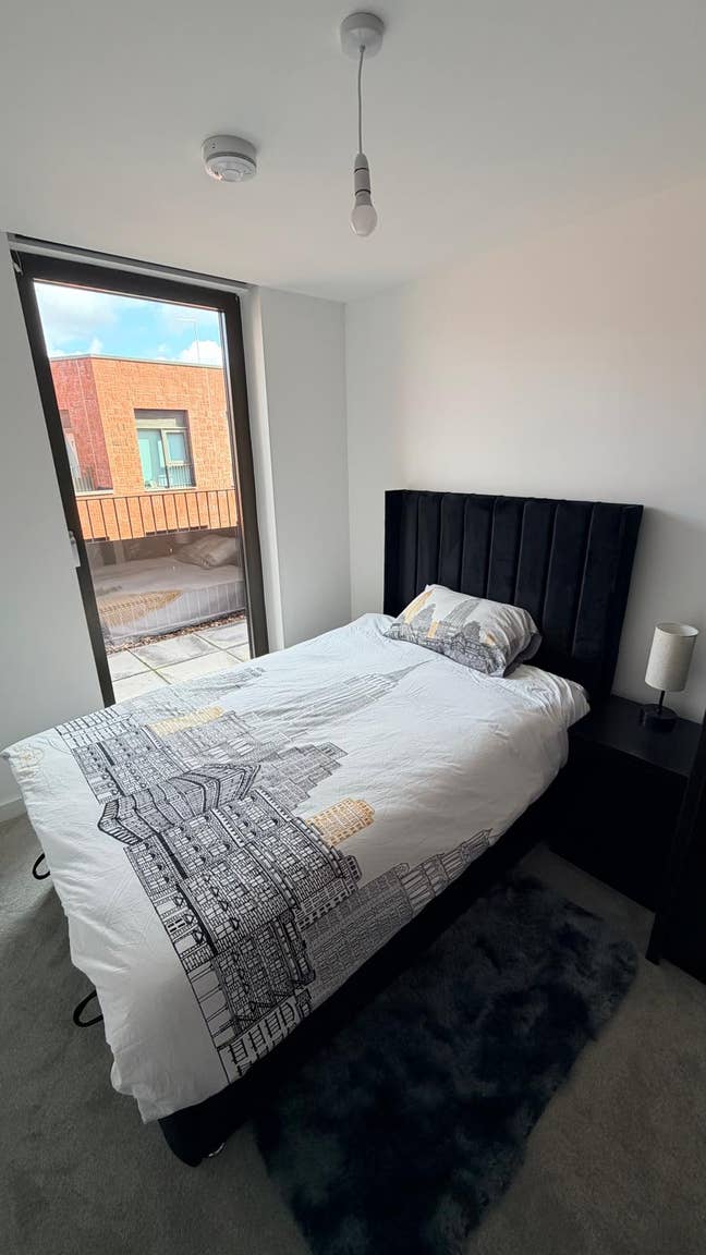 Modern Double Room in Clean, Friendly Flat Main Photo