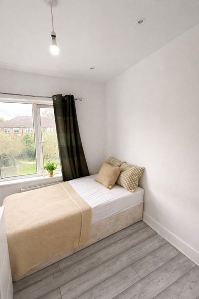 2 Single, 1 Double Ensuite Sudbury/Wembley Main Photo