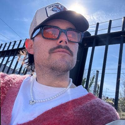 29 y/o South African football coach double room Main Photo