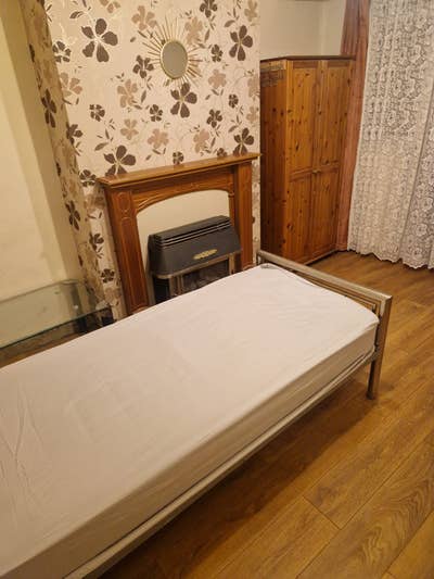 Single room available in UB7 Main Photo