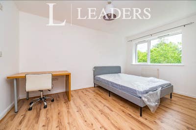 Double Room Hatfield P393553 Main Photo