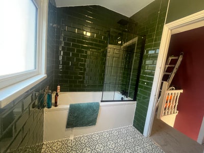 Room in brand newly refurbed flat Main Photo