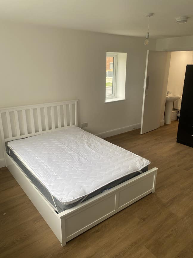 Double rooms with en-suite, bills included Main Photo