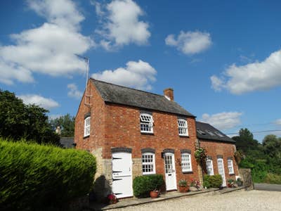 1 Bed First Floor Flat - All Bills Inclusive  Main Photo