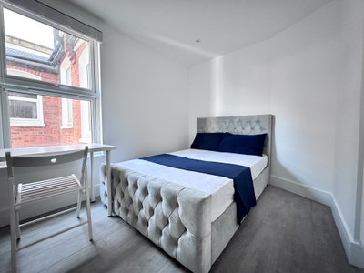 Single Room Quiet and Clean Flat 10 Mins to Tube Main Photo